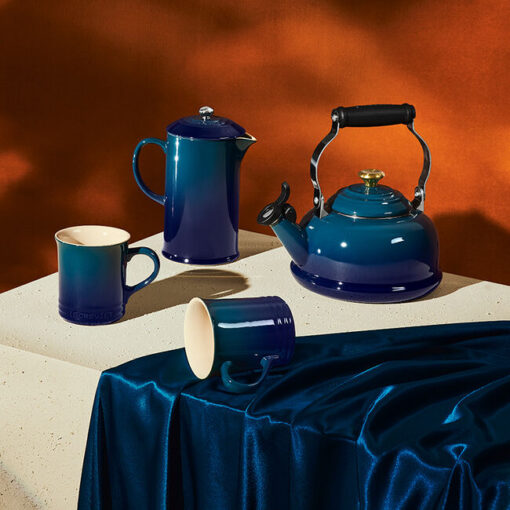 Le Creuset Whistling Kettle Blueberry - Image 4