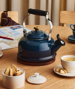 Alternative view of Le Creuset Whistling Kettle
